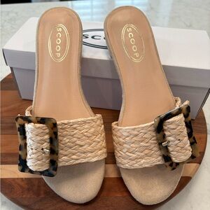 New In Box. Scoop Rolie Sandals. Size 7.5